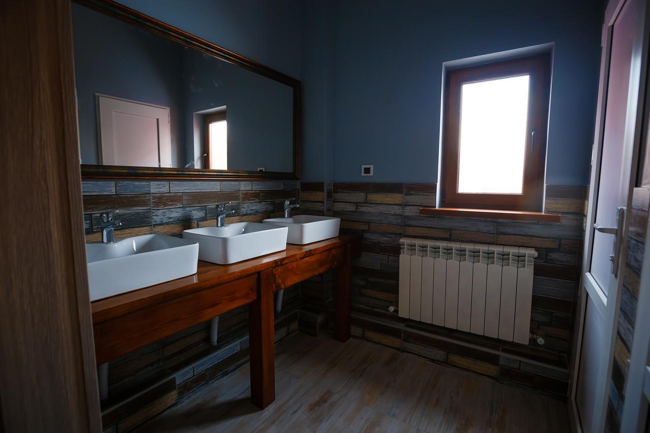 Mountain Road Hostel Ałma Ata Zewnętrze zdjęcie