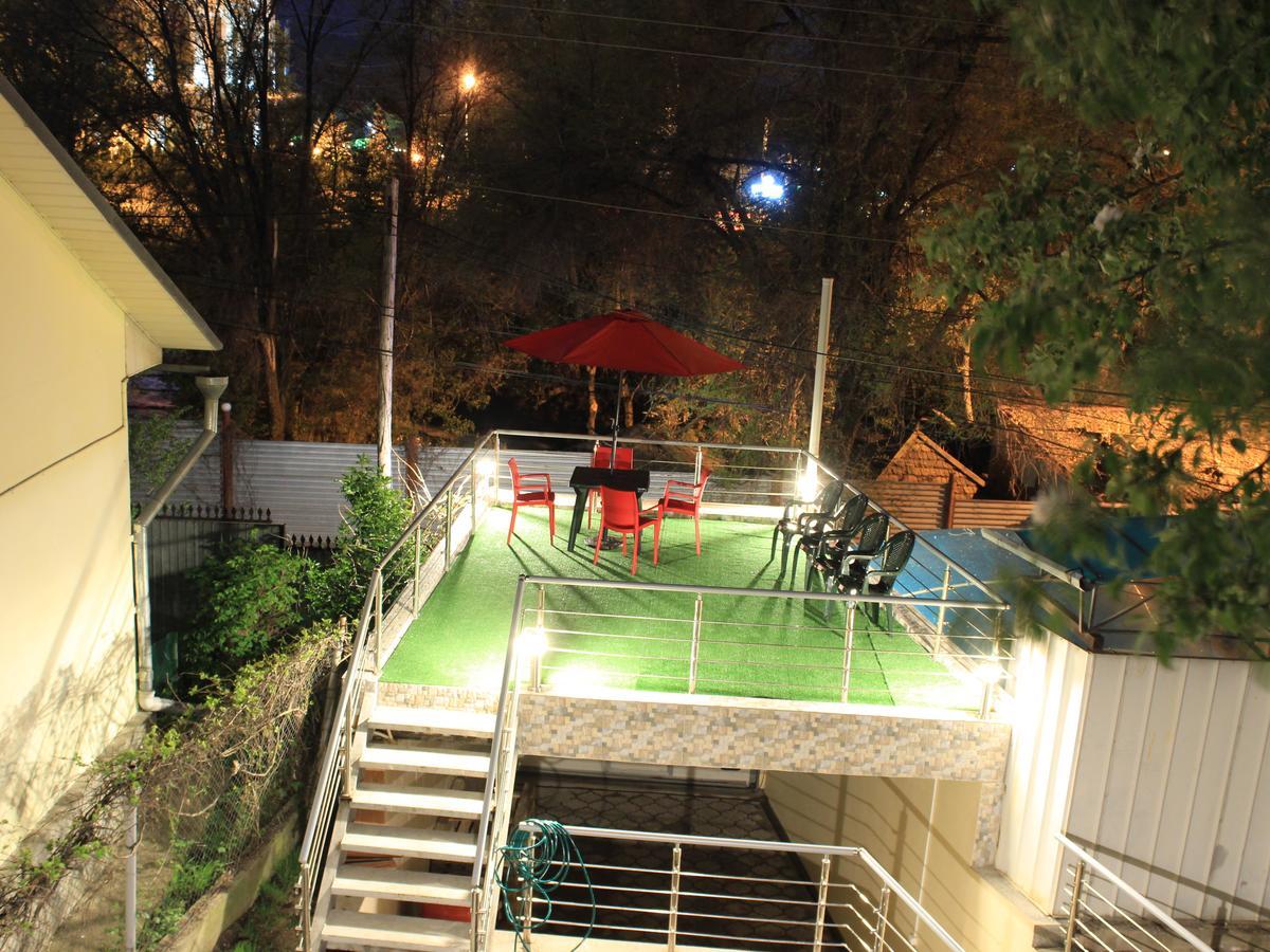 Mountain Road Hostel Ałma Ata Zewnętrze zdjęcie
